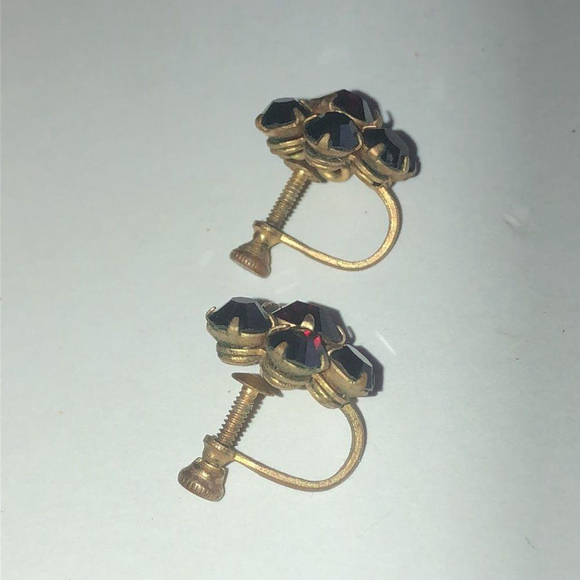 Vintage Gold Tone Deep Red Garnet Color Rhinestones Screw Back Earrings - Picture 5 of 6
